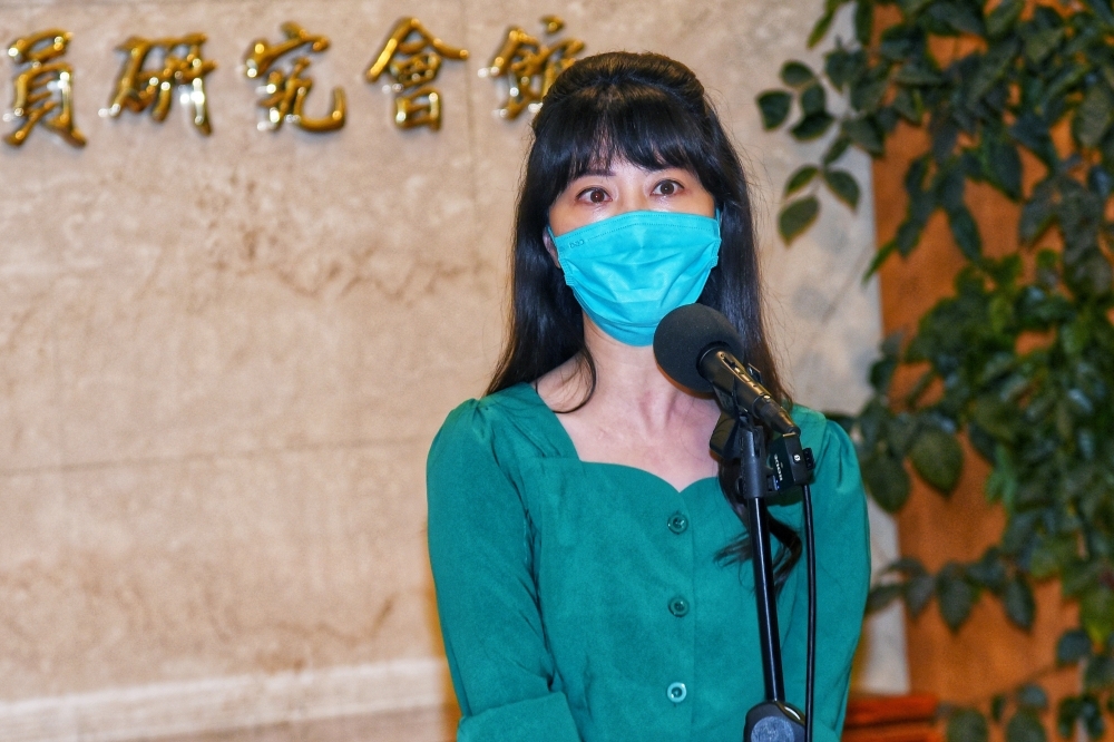 防疫保單之亂越演越烈，金管會卻還想持續觀望，引來立委高嘉瑜不滿，認為金管會因出面和民眾說清楚。（資料照片／楊約翰攝）