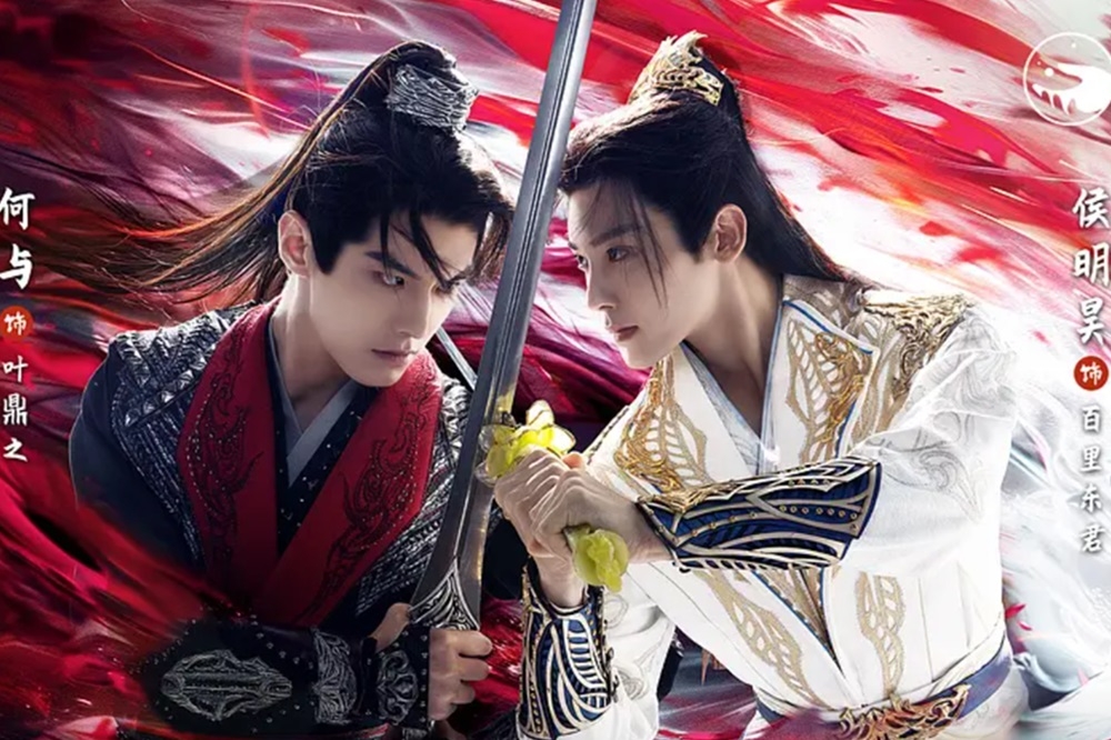 侯明昊（右）去年憑《護心》爆紅躍升陸劇男神，他與《與鳳行》何與（左）主演的古裝新劇《少年白馬醉春風》熱度狂飆，最新劇情中，何與與侯明昊兩人決裂，何與為救摯友還黑化入魔，他吐露的心聲讓全網掀淚海。（取自少年白馬醉春風微博）