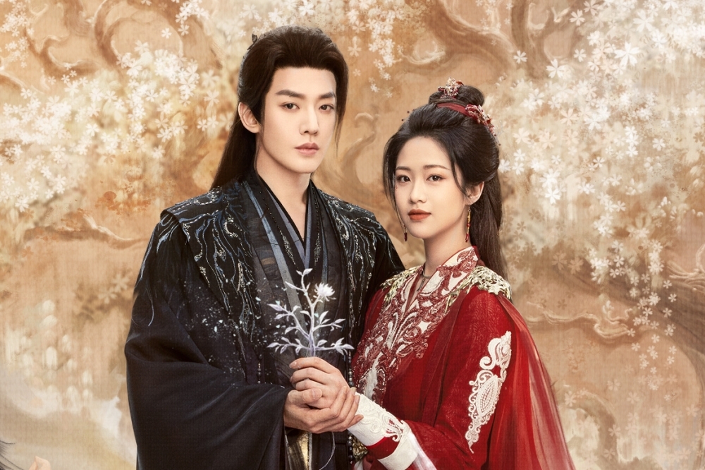 鄧為（左）、向涵之（右）主演的新劇《仙台有樹》日前播出大結局，兩人攜手抗敵後，在大婚之夜調情入洞房，婚後生了3子，鄧為變身超級奶爸，一手抱嬰兒、一手拿鍋鏟的畫面萌翻。（翻攝自微博）