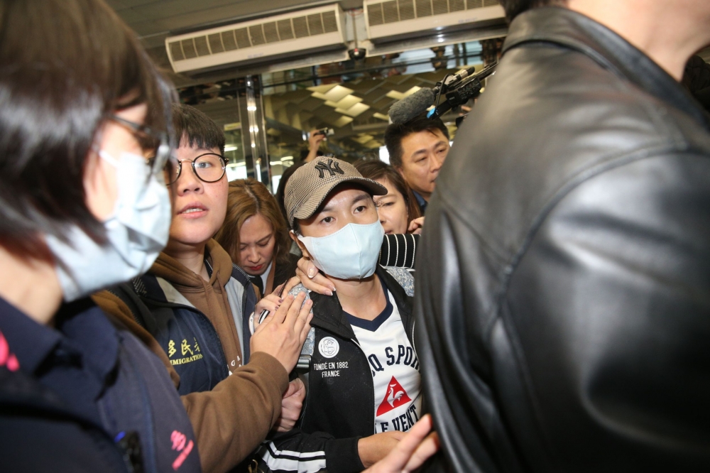 中配小微今天中午抵達桃園機場，搭乘下午的飛機返回中國大陸。（陳愷巨攝）