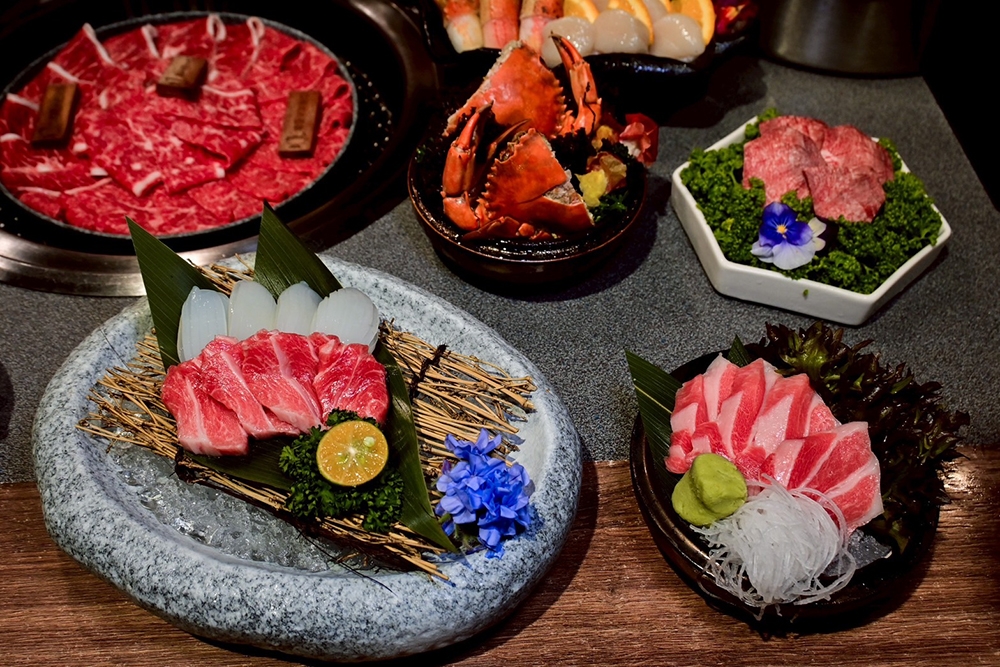 金洹苑從即日起至 6 月中旬祭出黑鮪魚免費升級吃到飽活動。（金洹苑提供）