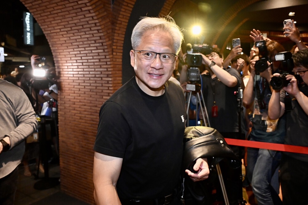 黃仁勳稍早前往台北市的極品海鮮餐廳，與廣達董事長、台積電創辦人共進晚餐。（張哲偉攝）