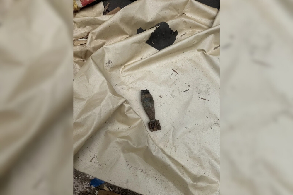 台北市中山區長安東路一段工地今早施工時挖到一顆未爆彈，目前已由國軍帶回鑑定。（翻攝畫面）