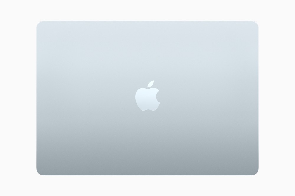 Apple 搭載 M4 晶片 MacBook Air 降價推出　最新「天藍色」亮眼吸睛、電池續航力達 18 小時