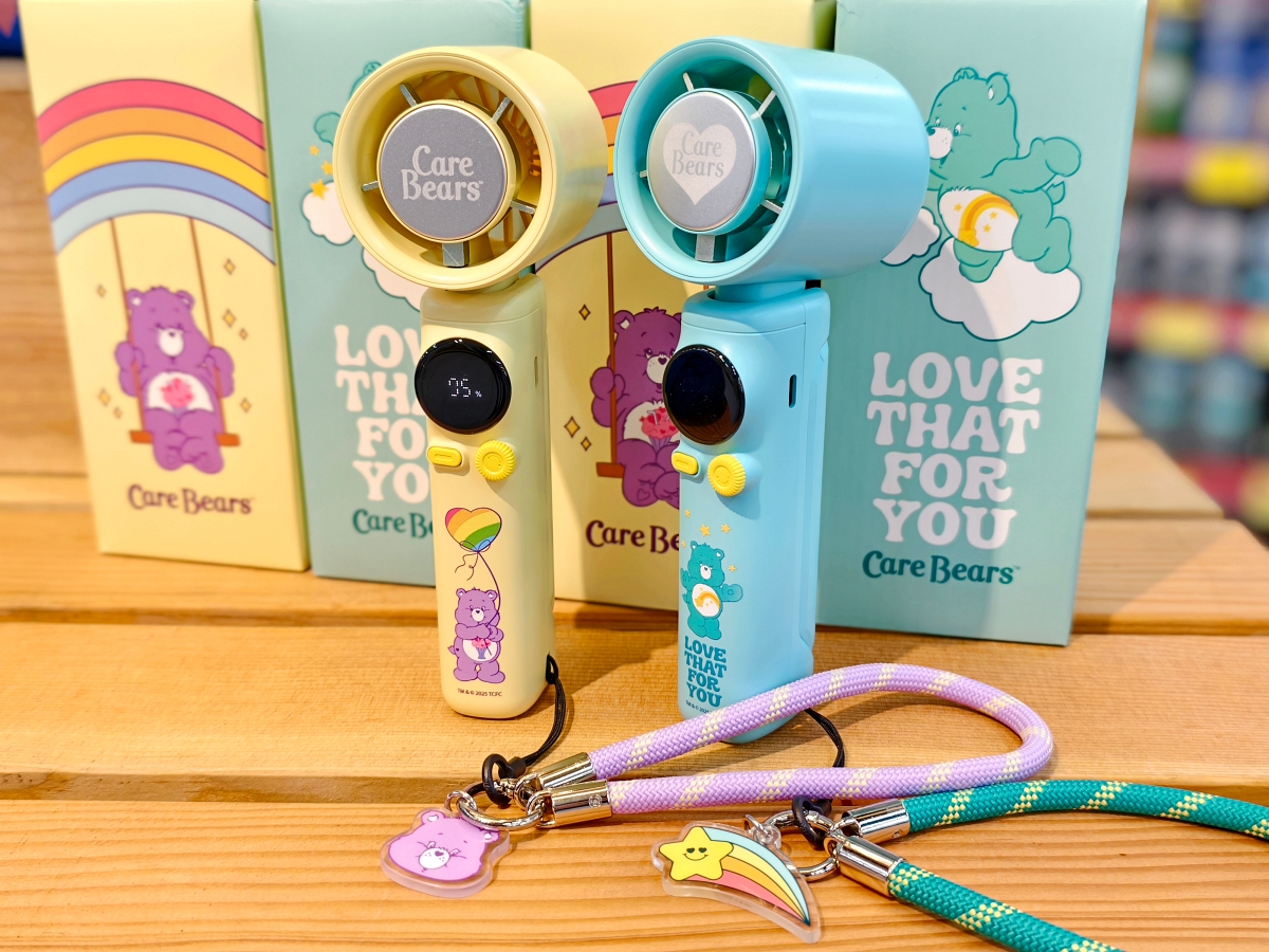 家樂福「Care Bears」加價購！玩偶頸枕組、手持電風扇等 5 款限量實用商品一次看　每筆加購限 3 件